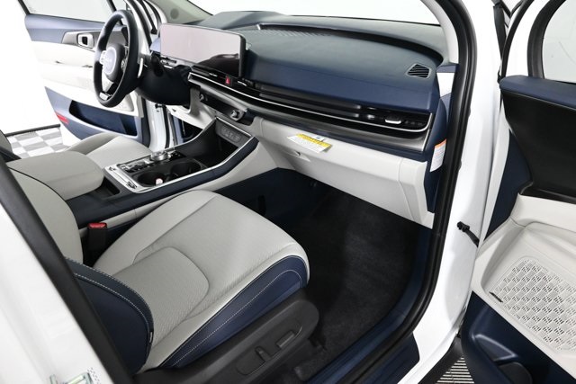 new 2026 Kia Carnival Hybrid car, priced at $56,020