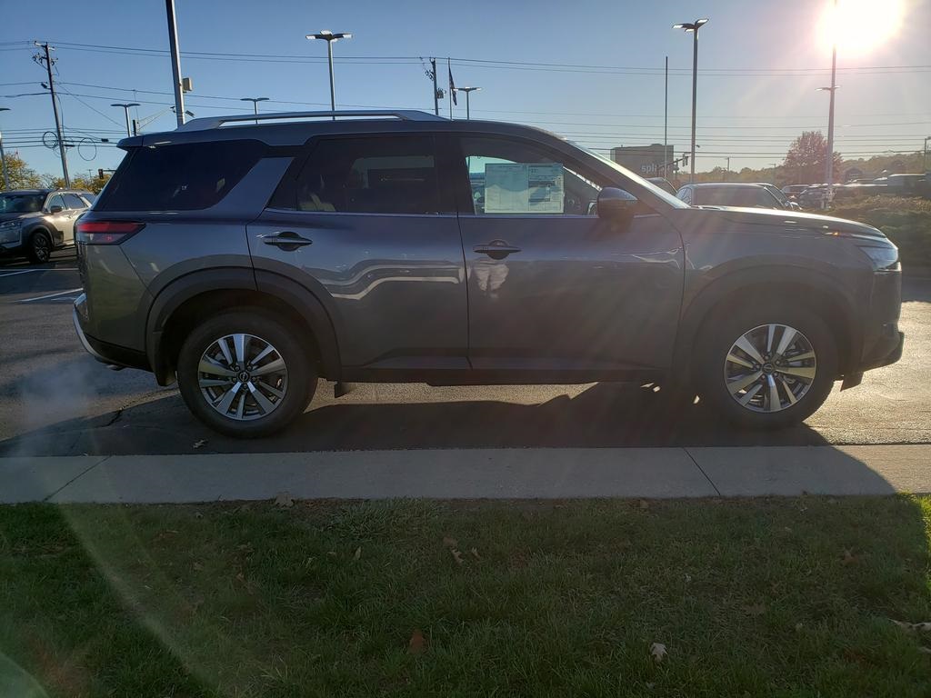 new 2025 Nissan Pathfinder car, priced at $39,902