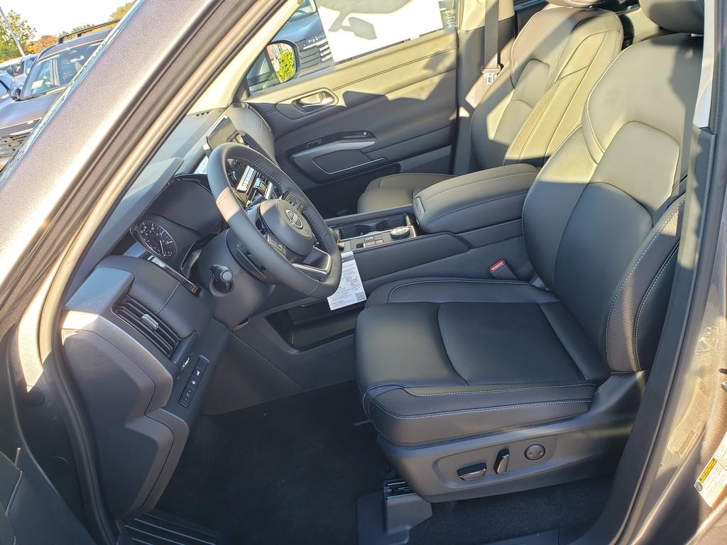 new 2025 Nissan Pathfinder car, priced at $39,902