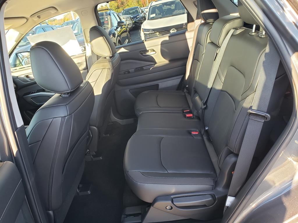 new 2025 Nissan Pathfinder car, priced at $39,902