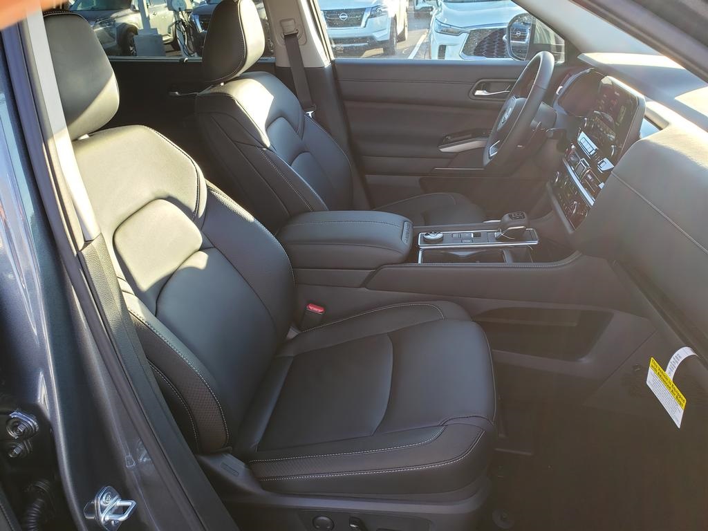new 2025 Nissan Pathfinder car, priced at $39,902