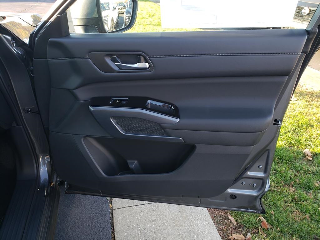 new 2025 Nissan Pathfinder car, priced at $39,902