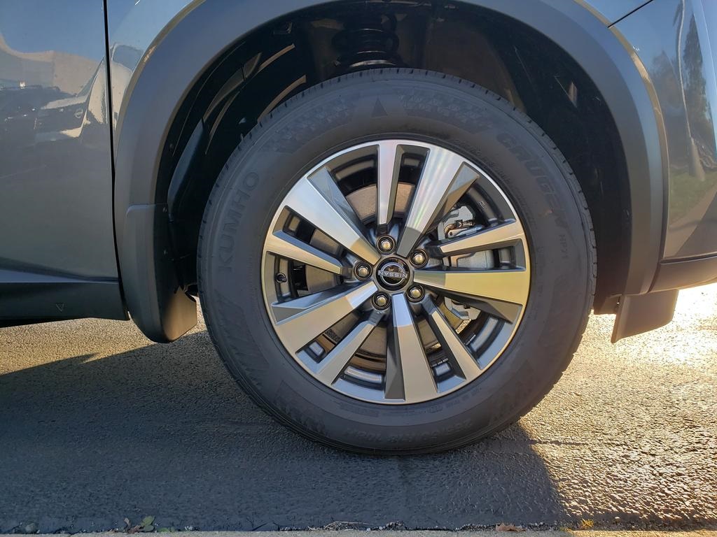 new 2025 Nissan Pathfinder car, priced at $39,902