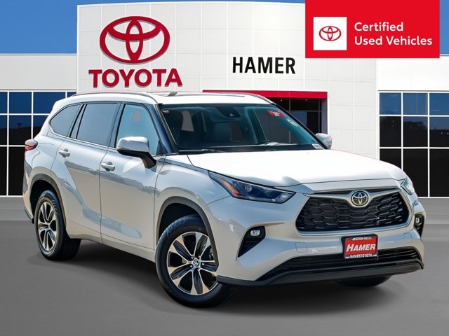 used 2022 Toyota Highlander car, priced at $36,855