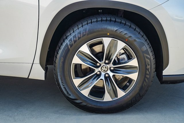 used 2022 Toyota Highlander car, priced at $36,388