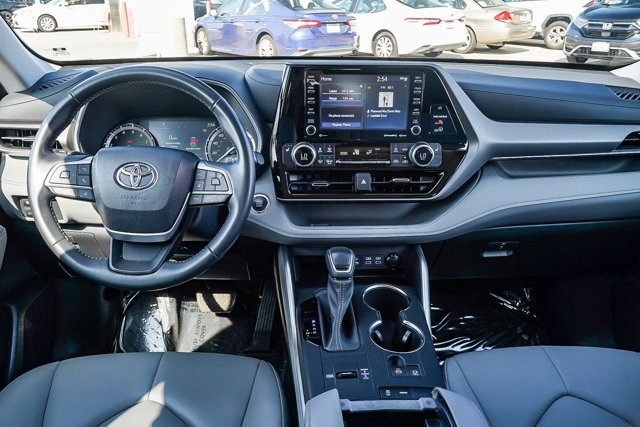 used 2022 Toyota Highlander car, priced at $36,388
