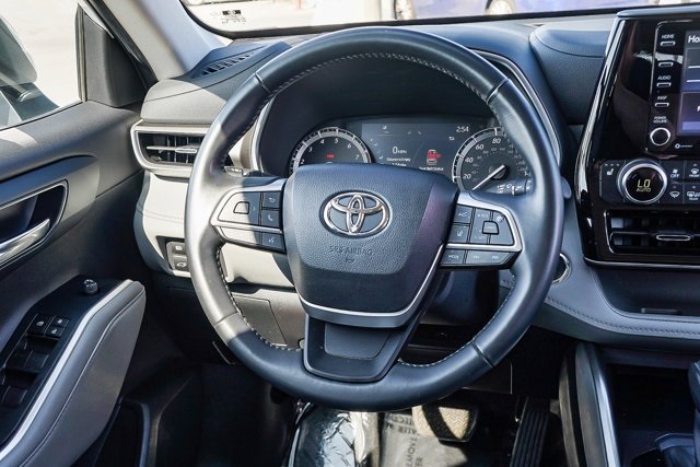 used 2022 Toyota Highlander car, priced at $36,388