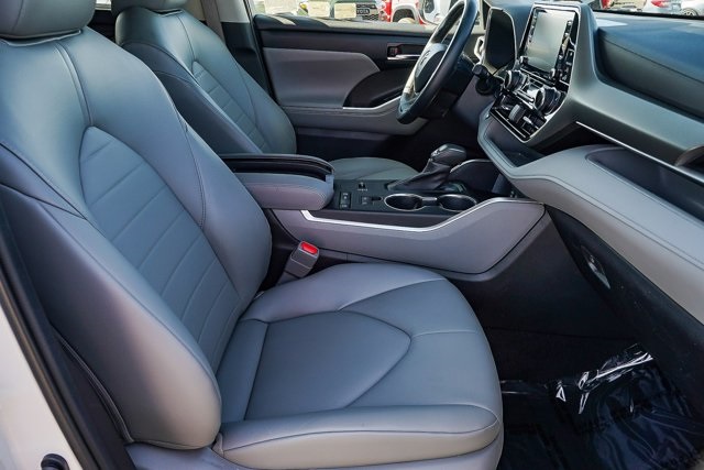 used 2022 Toyota Highlander car, priced at $36,388