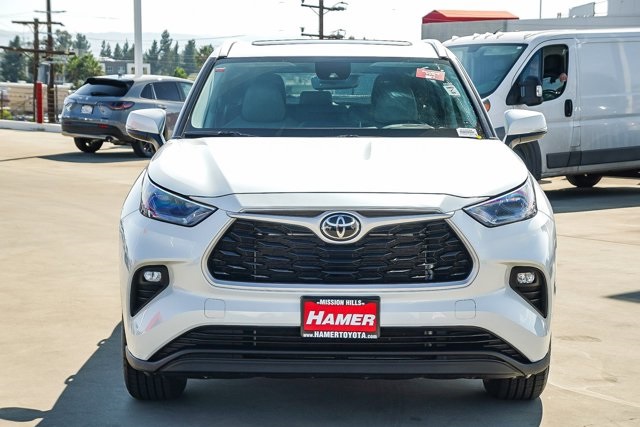 used 2022 Toyota Highlander car, priced at $36,388