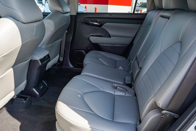 used 2022 Toyota Highlander car, priced at $36,388