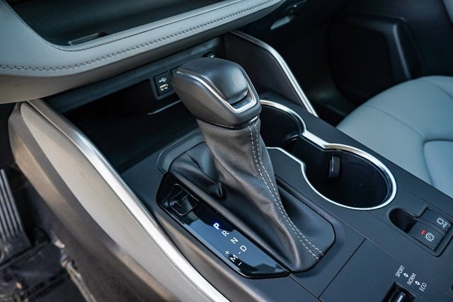 used 2022 Toyota Highlander car, priced at $36,388