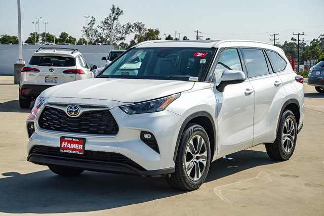 used 2022 Toyota Highlander car, priced at $36,388