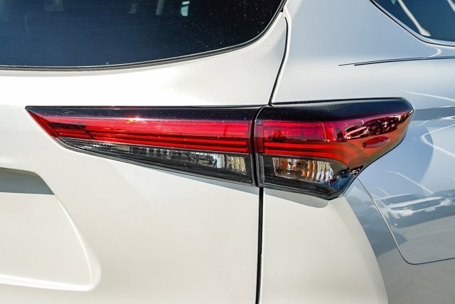 used 2022 Toyota Highlander car, priced at $36,388