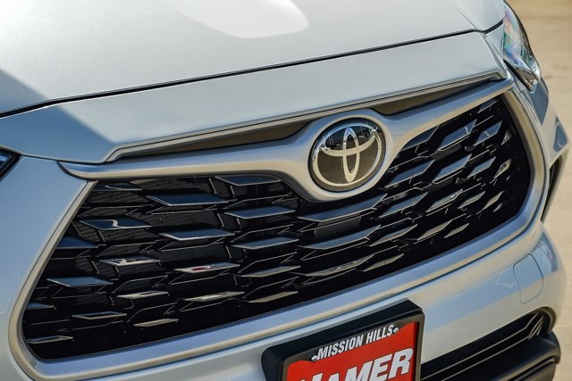 used 2022 Toyota Highlander car, priced at $36,388