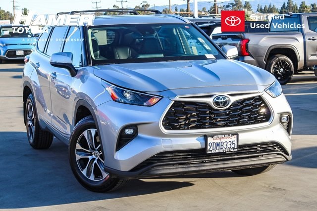 used 2022 Toyota Highlander car, priced at $37,292
