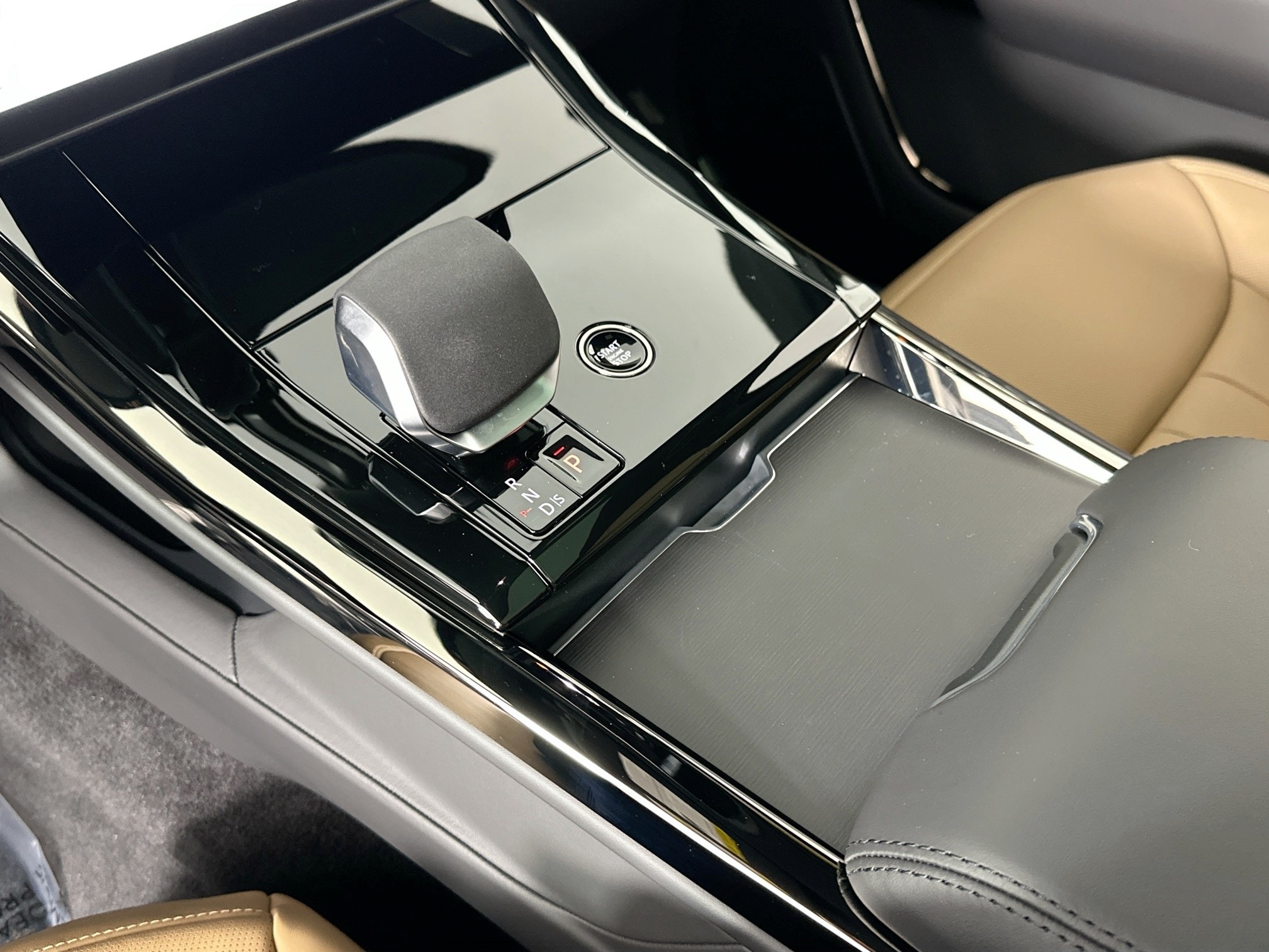 new 2025 Land Rover Range Rover Sport car, priced at $113,380