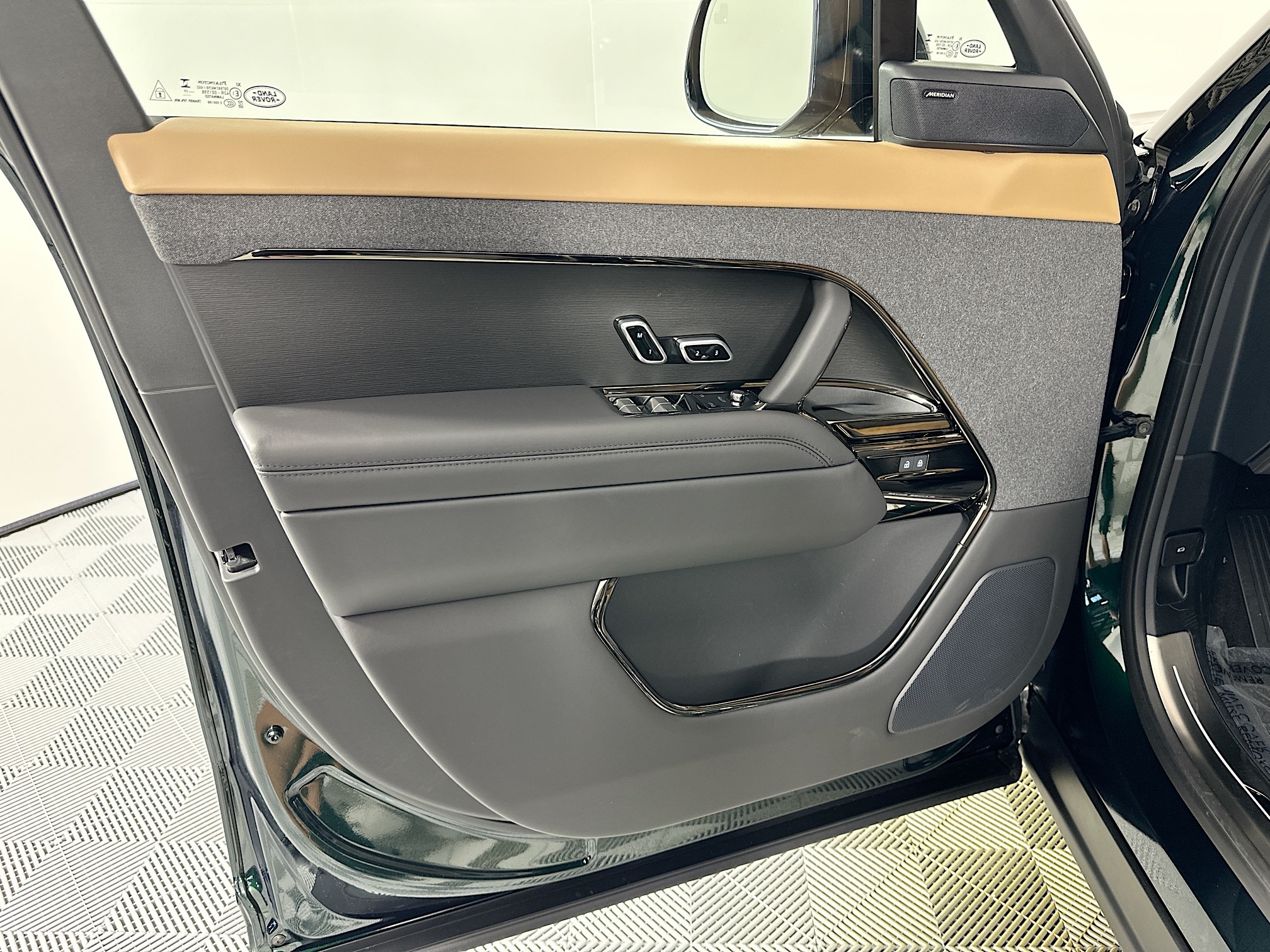 new 2025 Land Rover Range Rover Sport car, priced at $113,380