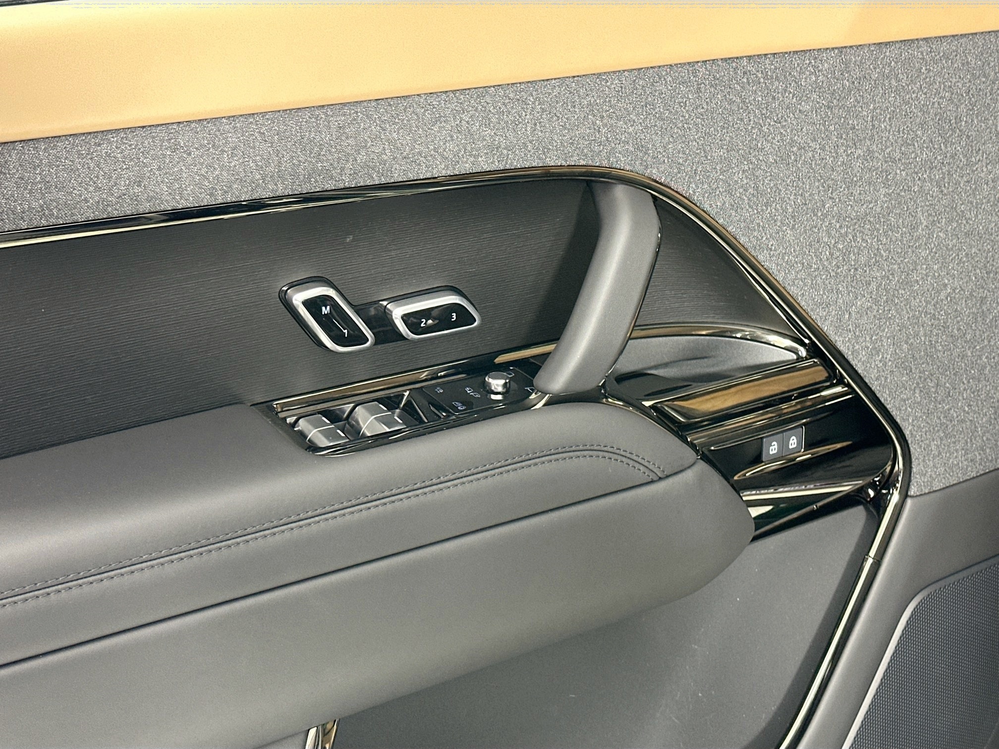 new 2025 Land Rover Range Rover Sport car, priced at $113,380
