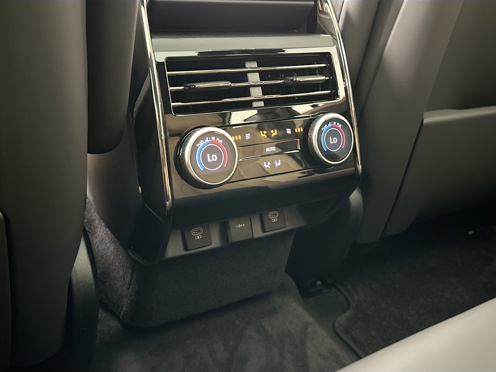 new 2025 Land Rover Range Rover Sport car, priced at $113,380