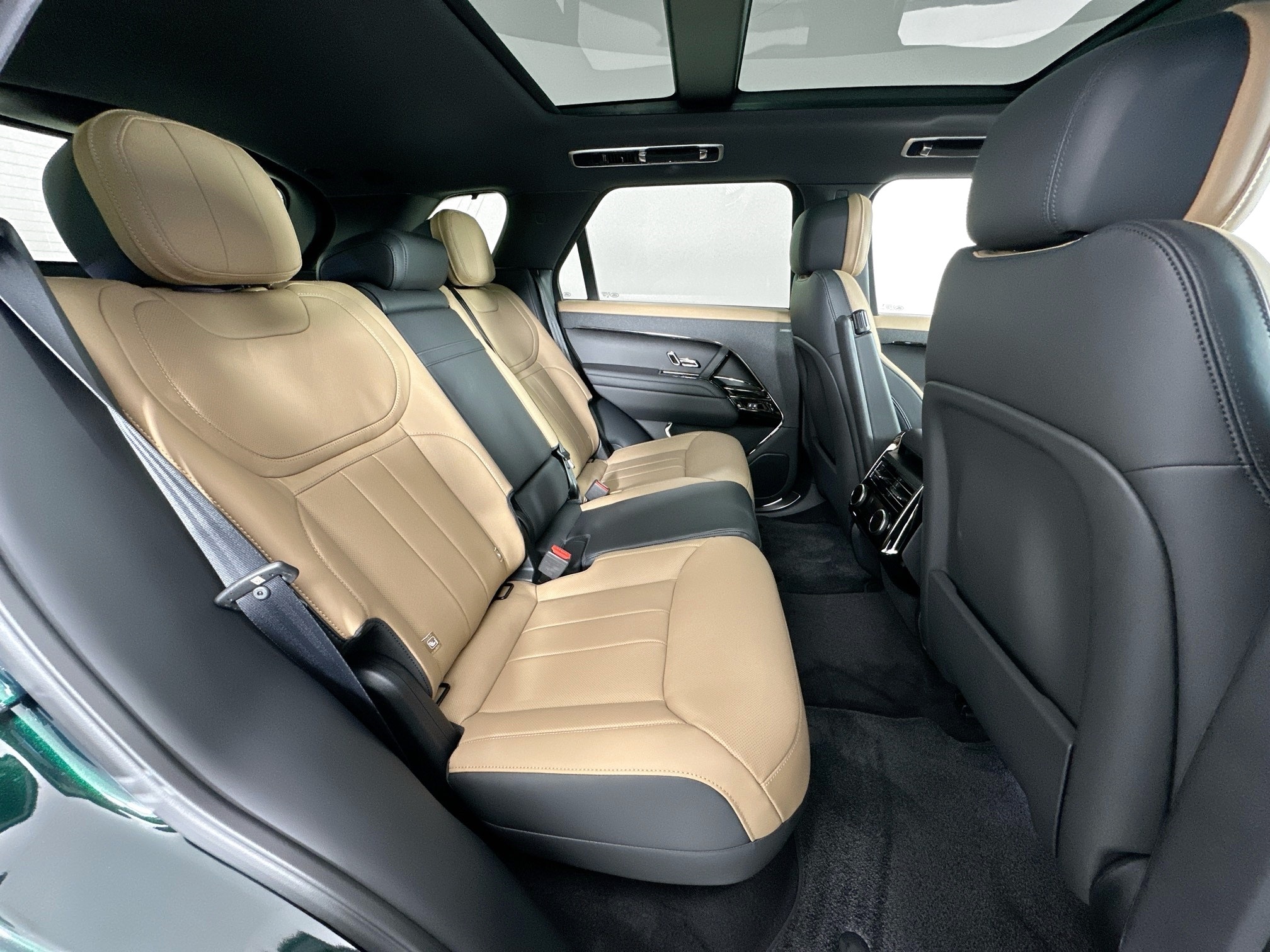 new 2025 Land Rover Range Rover Sport car, priced at $113,380