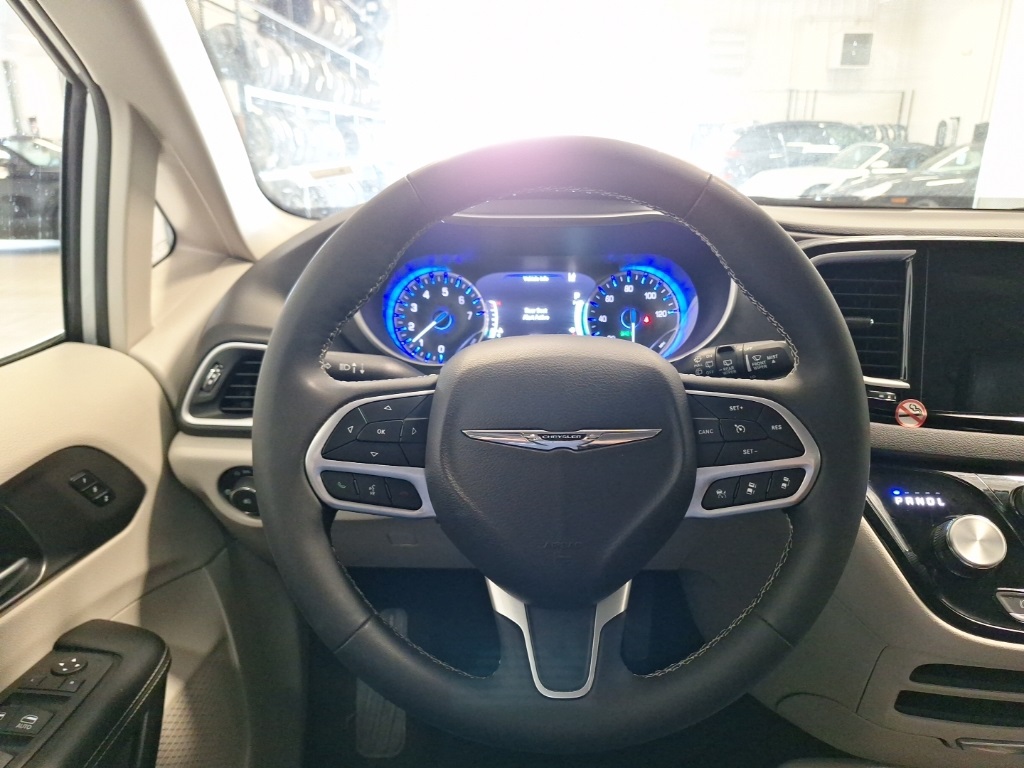 used 2024 Chrysler Pacifica car, priced at $31,500