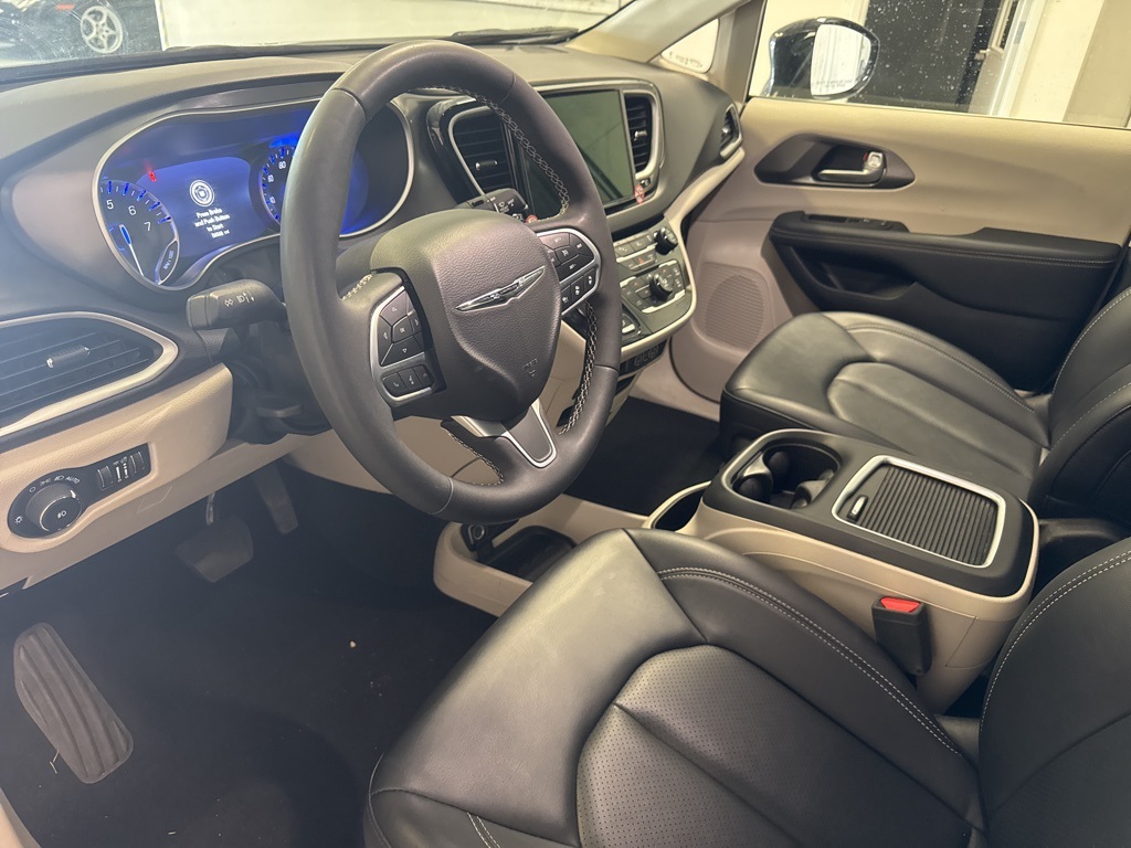 used 2024 Chrysler Pacifica car, priced at $31,500