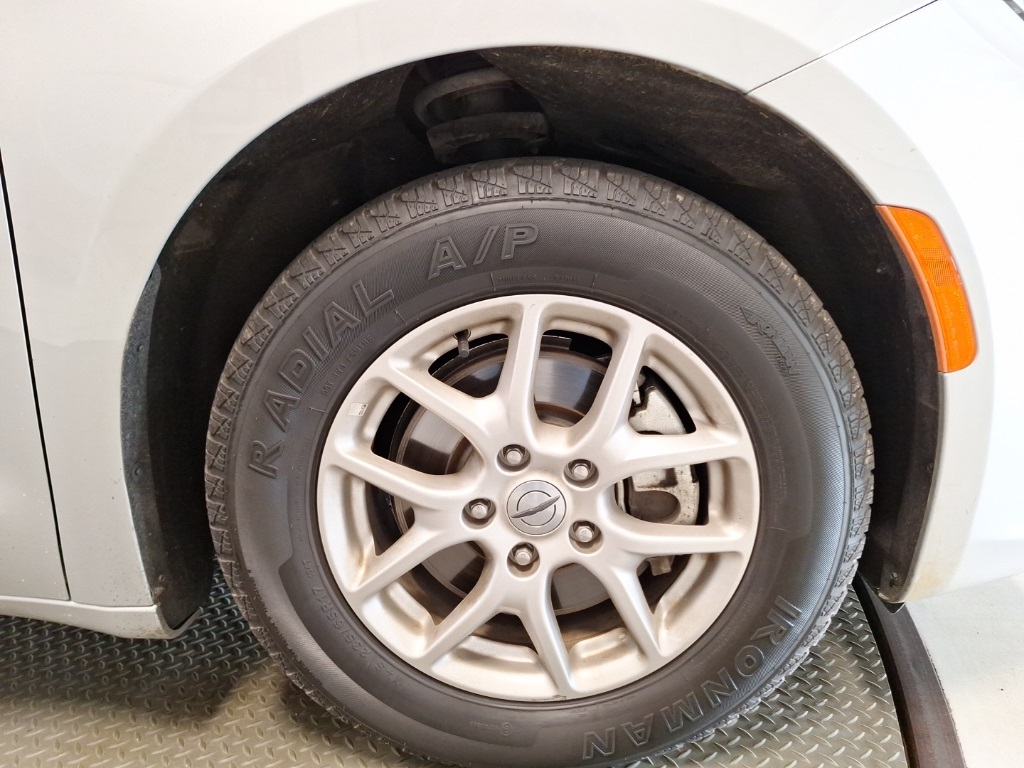 used 2024 Chrysler Pacifica car, priced at $31,500