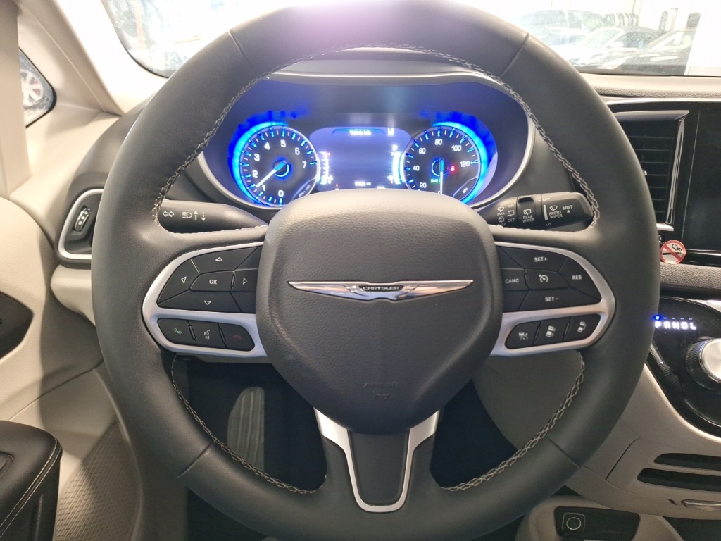 used 2024 Chrysler Pacifica car, priced at $31,500