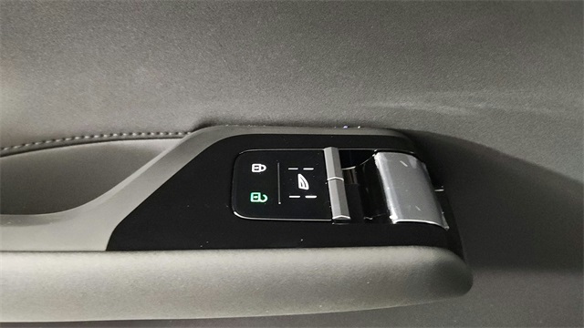 new 2025 Volvo EX90 car, priced at $91,535