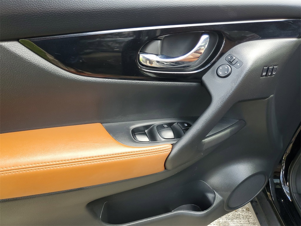 used 2019 Nissan Rogue car, priced at $15,995