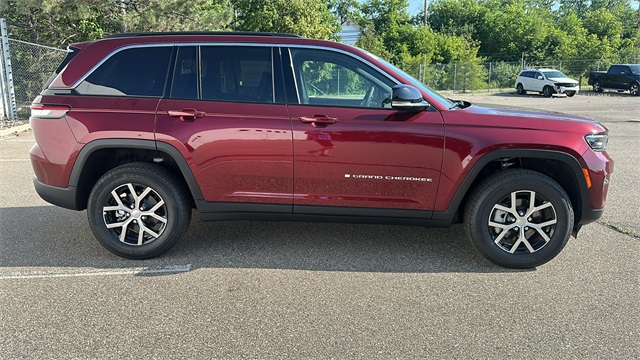 new 2025 Jeep Grand Cherokee car, priced at $46,964