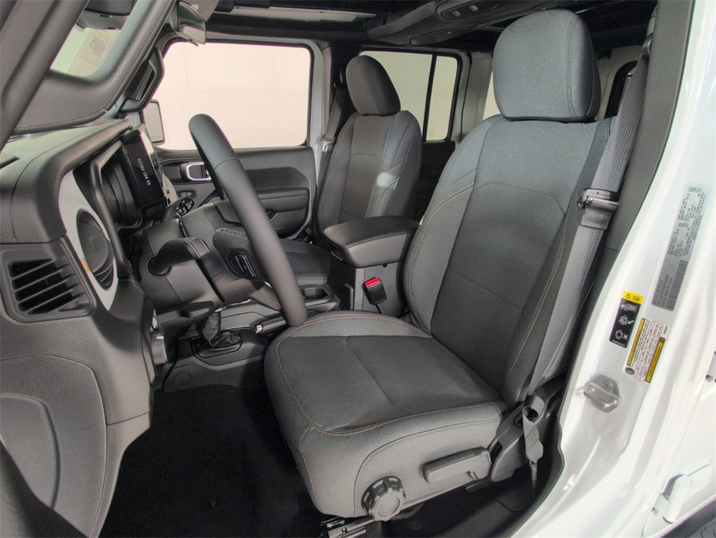 new 2025 Jeep Wrangler car, priced at $47,160