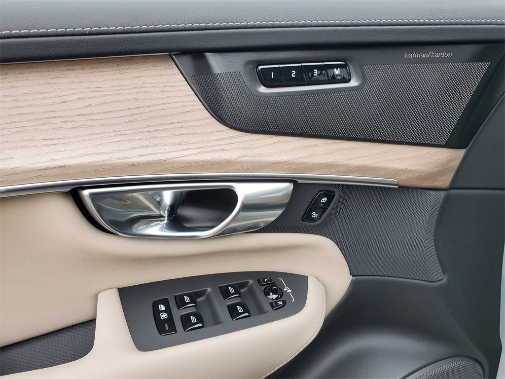 new 2026 Volvo XC90 car, priced at $68,325