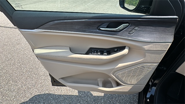 new 2025 Jeep Grand Cherokee car, priced at $46,275