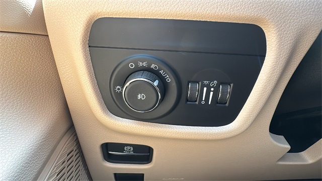 new 2025 Jeep Grand Cherokee car, priced at $46,275