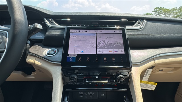new 2025 Jeep Grand Cherokee car, priced at $46,275