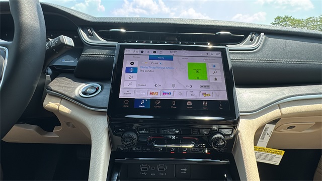 new 2025 Jeep Grand Cherokee car, priced at $46,275