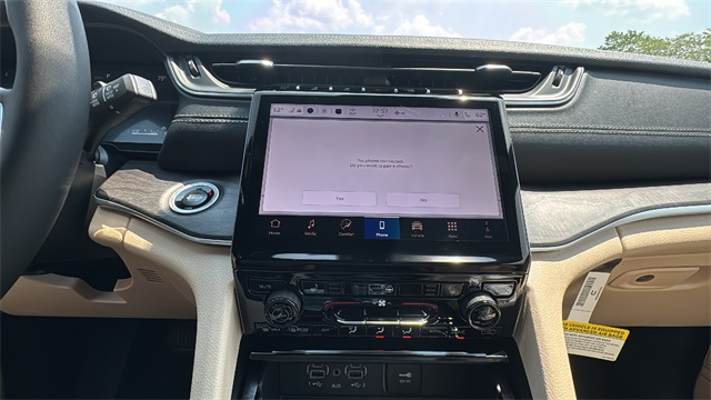 new 2025 Jeep Grand Cherokee car, priced at $46,275