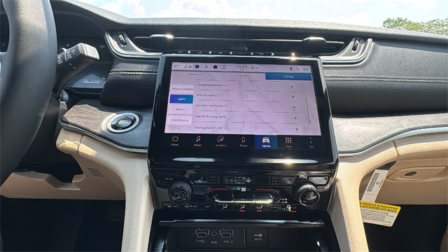 new 2025 Jeep Grand Cherokee car, priced at $46,275