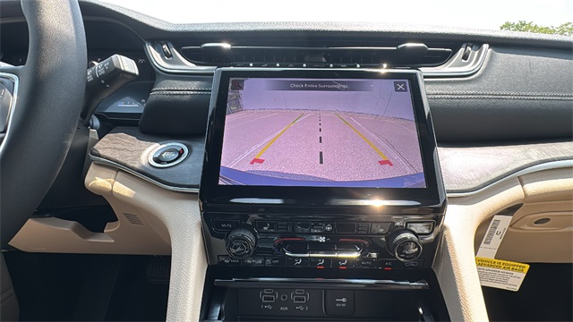 new 2025 Jeep Grand Cherokee car, priced at $46,275