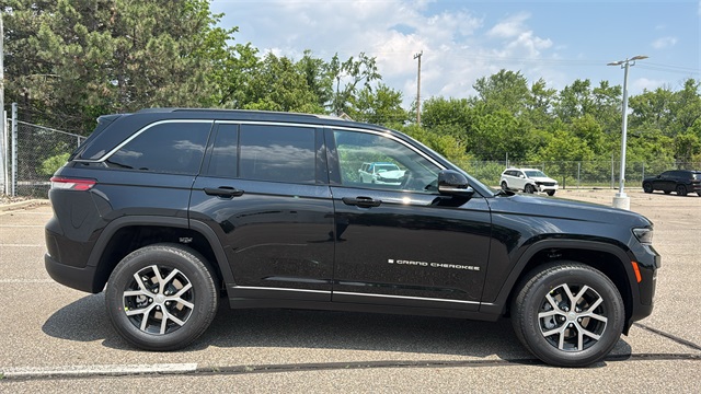 new 2025 Jeep Grand Cherokee car, priced at $46,275