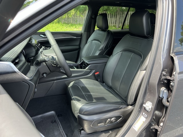 used 2023 Jeep Grand Cherokee car, priced at $38,795