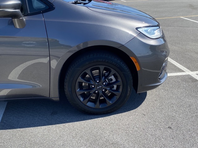 used 2021 Chrysler Pacifica car, priced at $24,209