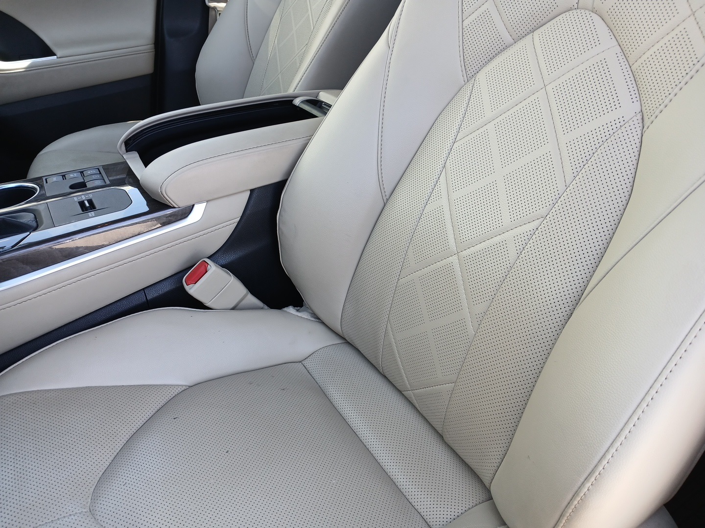 used 2023 Toyota Highlander Hybrid car, priced at $48,265