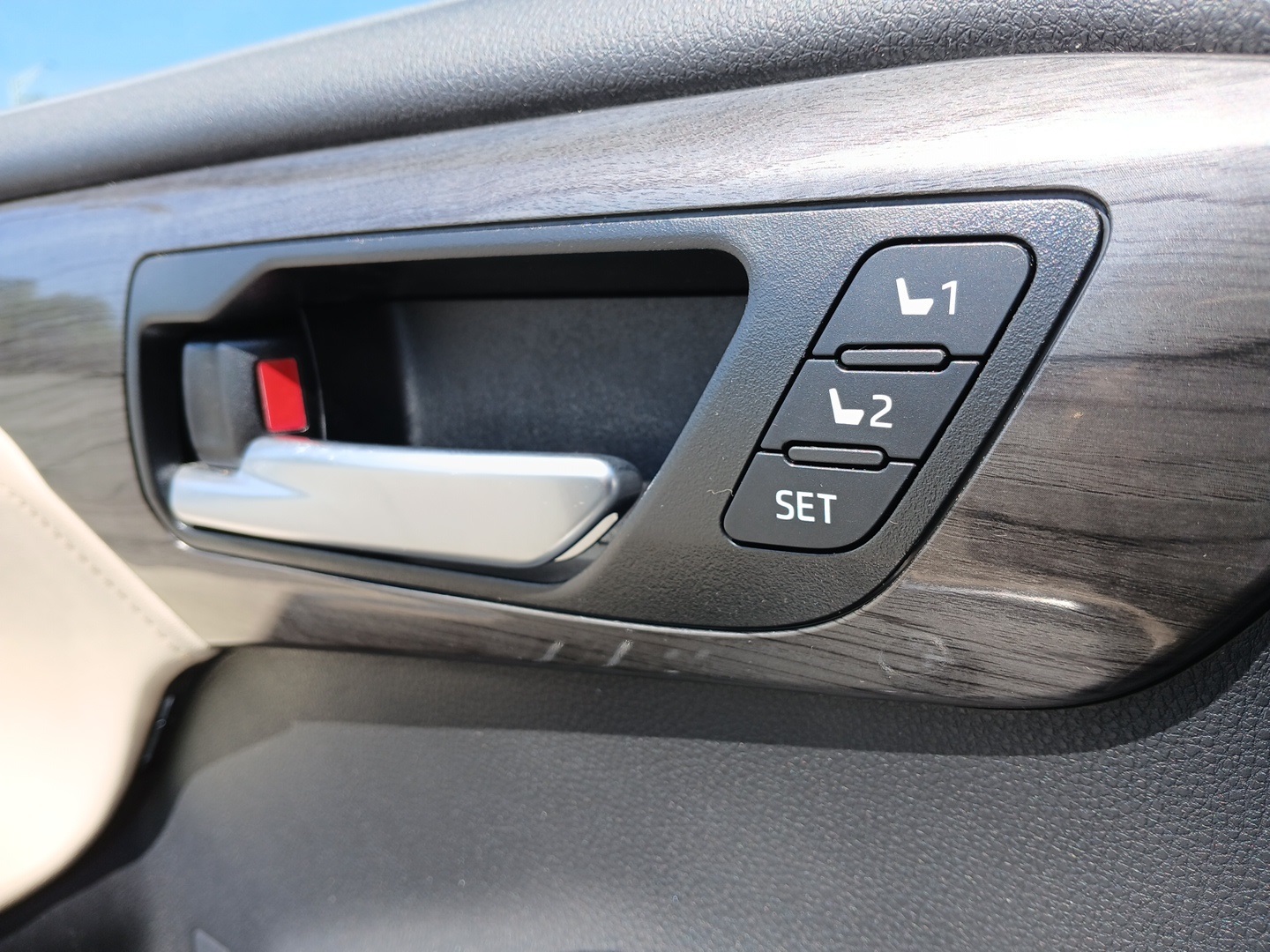 used 2023 Toyota Highlander Hybrid car, priced at $48,265