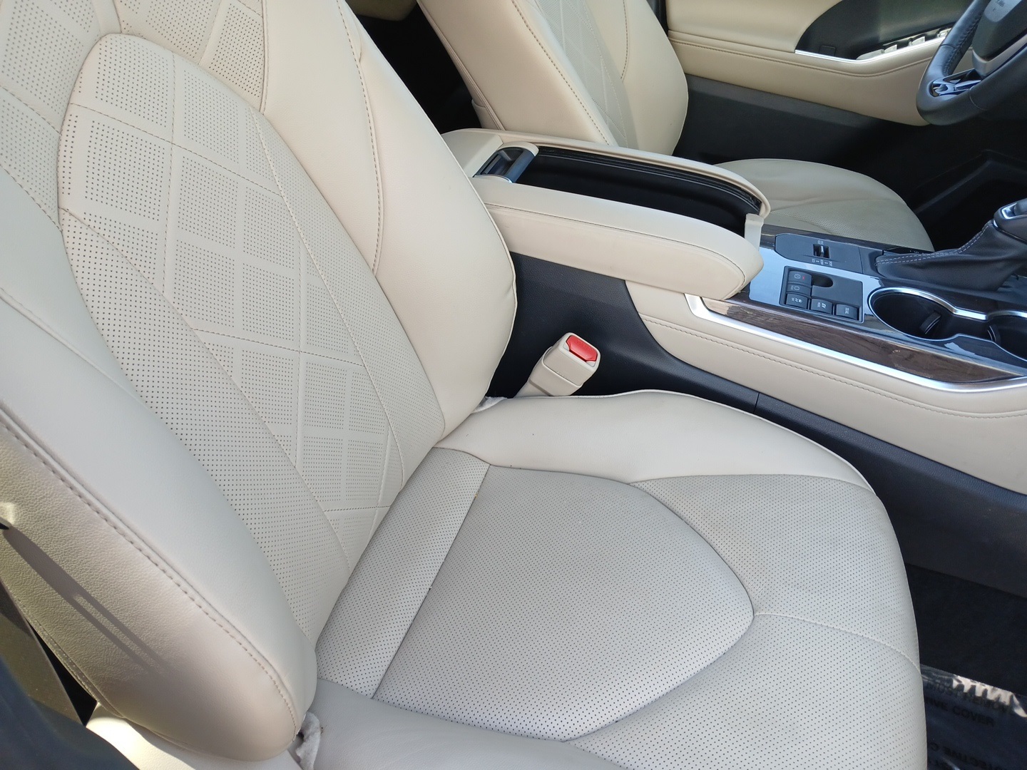 used 2023 Toyota Highlander Hybrid car, priced at $48,265