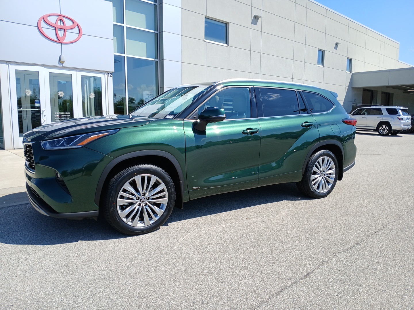 used 2023 Toyota Highlander Hybrid car, priced at $48,265