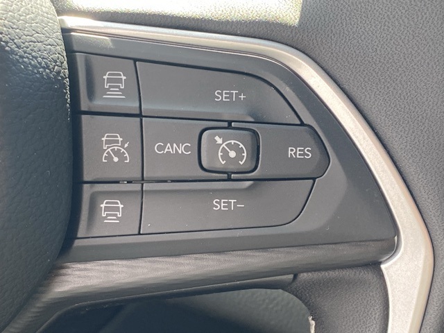 new 2025 Jeep Grand Cherokee car, priced at $39,795