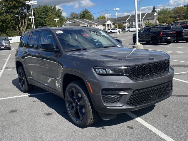 new 2025 Jeep Grand Cherokee car, priced at $39,795