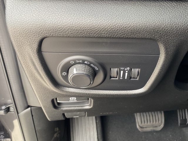 new 2025 Jeep Grand Cherokee car, priced at $39,795